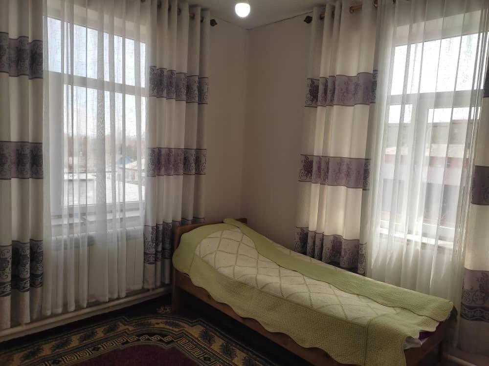 Emir Guest House In Karakol Exterior foto